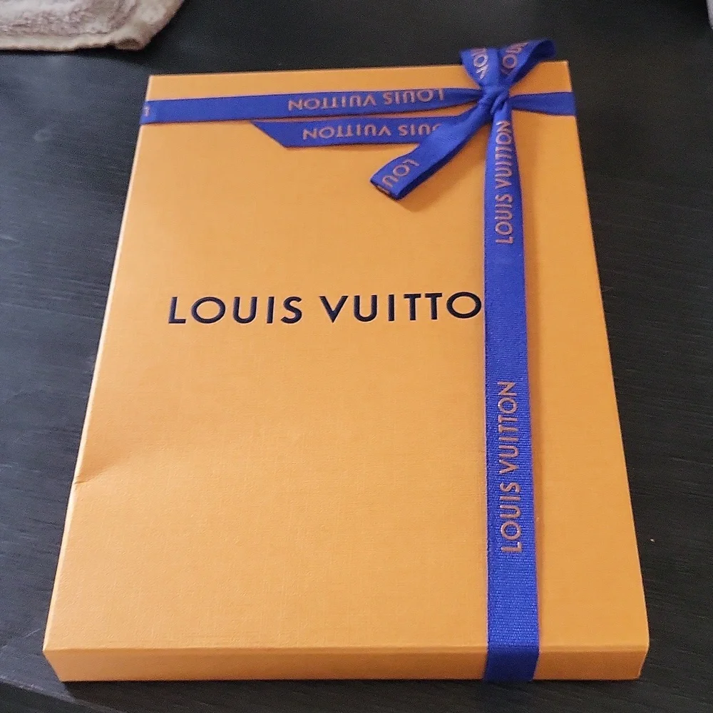 Louis vuitton HP 4 items   pm agenda passport  gorgeous dust cover box
